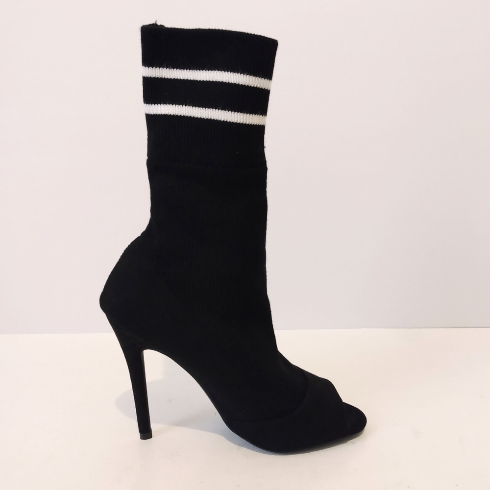 Qupid Black White 4 1/4"  Heel Boots sz 8  NWT